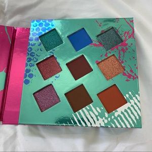 Living in color eyeshadow palette